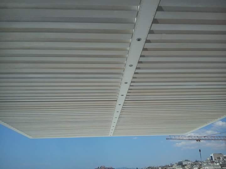 Πέργκολα σε πισίνα